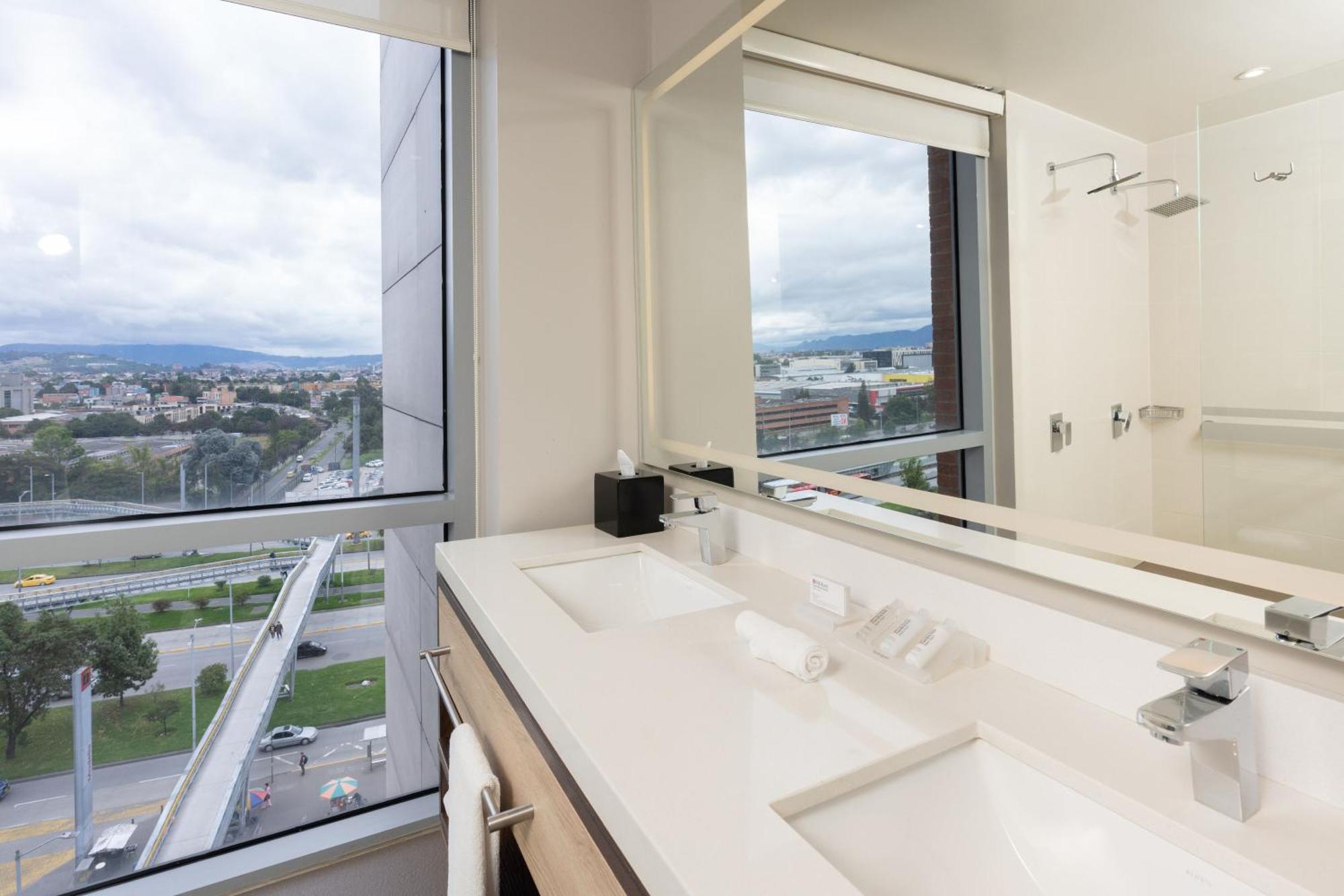 Hilton Garden Inn Bogota Airport Eksteriør billede